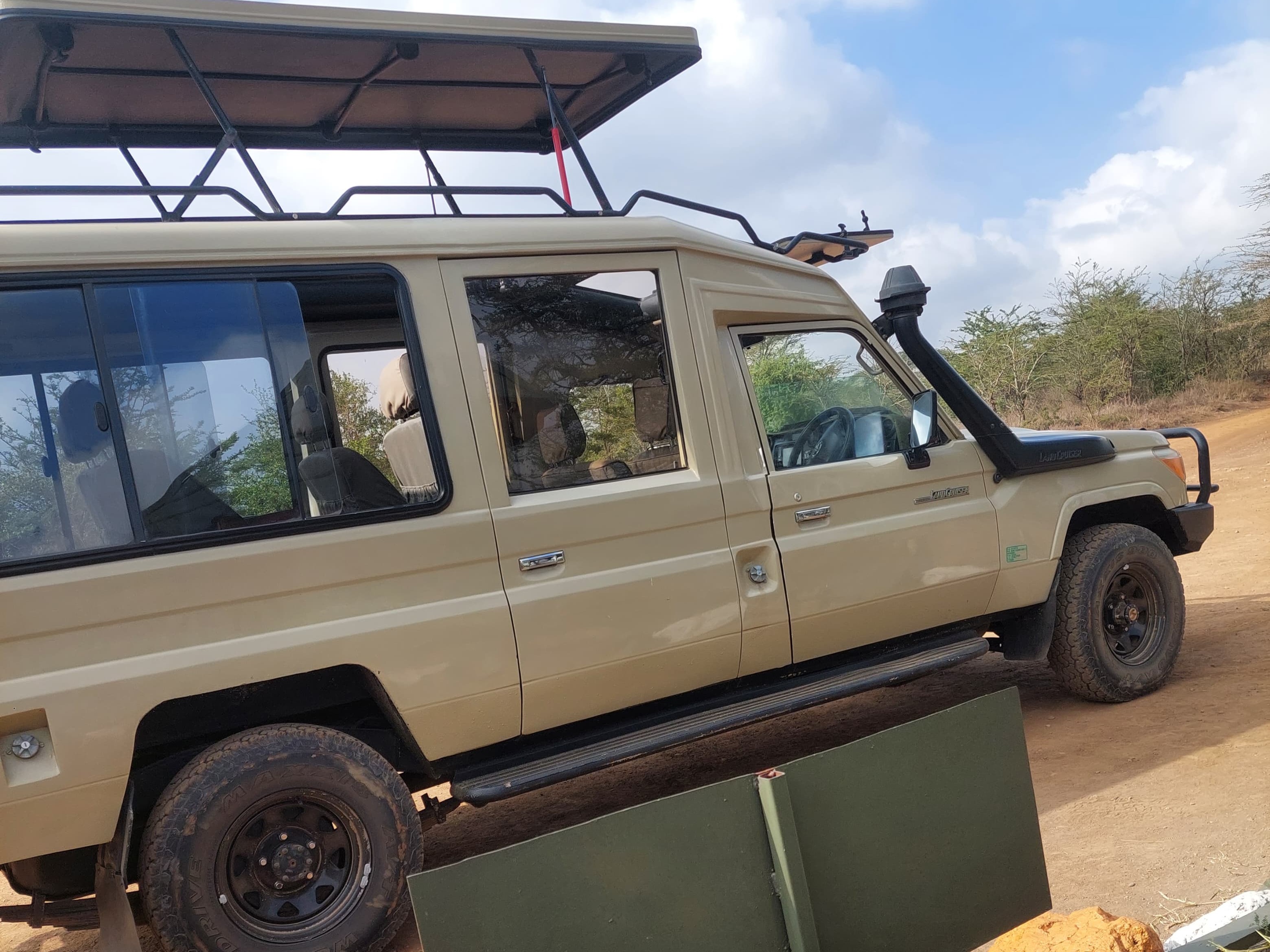 Karachie Safaris' Tourist van